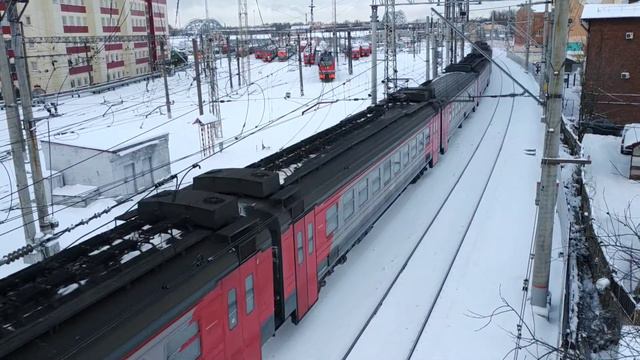 Электропоезд ЭД4М-0392 прибывает на ст. Санкт-Петербург-Главный (Московский вокзал), 16.02.2021г.