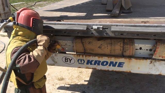 Прицеп Schmitz или Krone? Пескоструйная обработка полуприцепа. смотреть онлайн