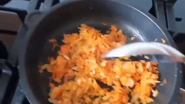 Дудланган товук гу́штидан горохли шу́рва,суп гороховый из копчение грудки