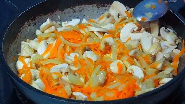 Гости вылизали блюдо ! А соседка откусила чашку ! Вкусив этот экономный бюджет кулинарный шедевр ! смотреть онлайн