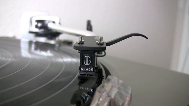 Grado Blue playing "El Gato Montez" смотреть онлайн