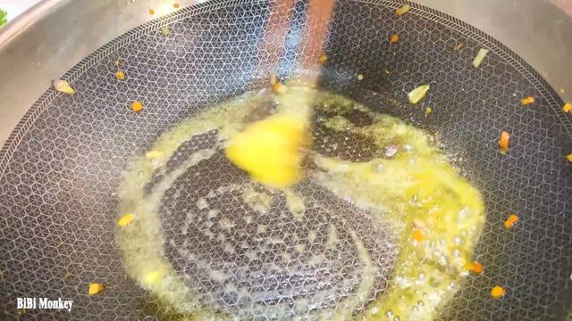 Bibi Monkey Cooks Potato Fried Eggs At The Audience's Suggestion