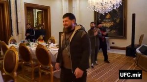 Кадыров подарил автомобиль бойцу ММА Чимаеву