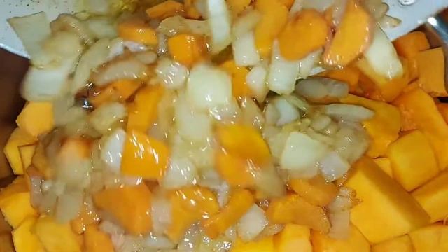 Очень нежный и вкусный тыквенный супчик?Balqabaq şorbası. Pumpkin soup puree.