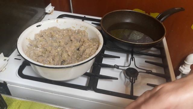 Постные котлеты из минтая с молодыми кабачками, луком и геркулесом 