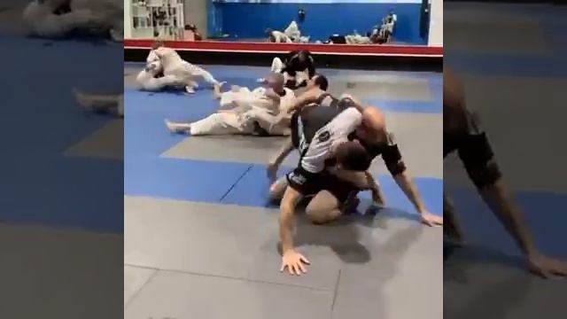 Бразильское джиу-джитсу (BJJ) - - Варианты атак из гарда смотреть онлайн