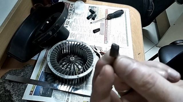 Замена щёток мотора печки Шкода Рапид. Периодически не запускается вентилятор печки Skoda Rapid смотреть онлайн