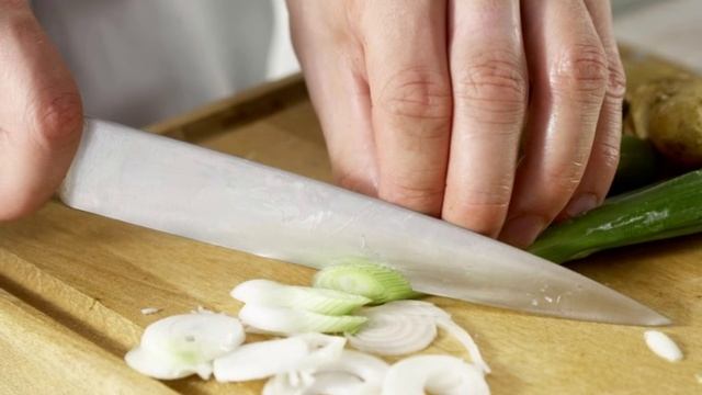 Жареный молодой картофель. Блюдо из картофеля и овощей. смотреть онлайн