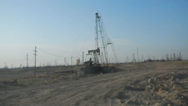 Нефтяные вышки в Баку смотреть онлайн