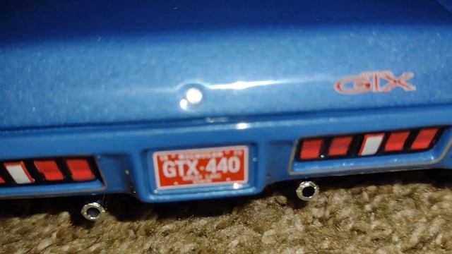 Unboxing of a 1 18 scale diecast of a 1971 Plymouth GTX by Auto World смотреть онлайн