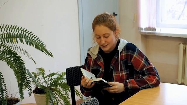 "Что подруге подарю" Стихотворение Веры Павловой смотреть онлайн