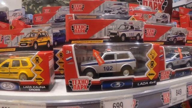 Russian Toy cars in a Toy store смотреть онлайн