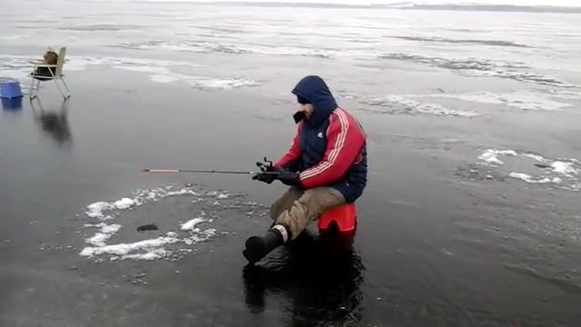 зимняя рыбалка на днепре смотреть онлайн