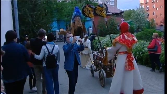 Шествие каравана мифических животных - Москва FM смотреть онлайн
