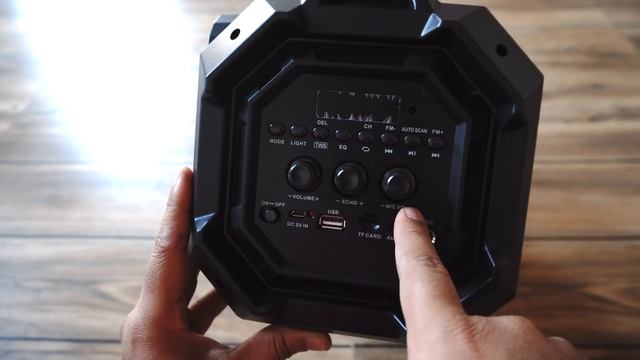 Thomson BoomBox BBX03 Bluetooth speaker Unboxing and Review! смотреть онлайн