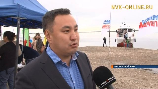 В Хангаласском районе спущен на воду реки Лена новый пассажирский теплоход смотреть онлайн
