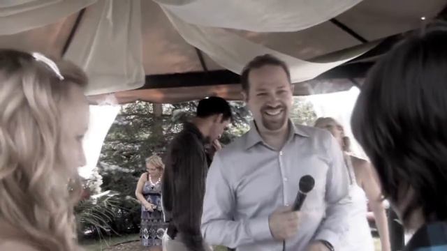 Amélie Nault en trame sonore du vidéo de mariage de sa tante. смотреть онлайн