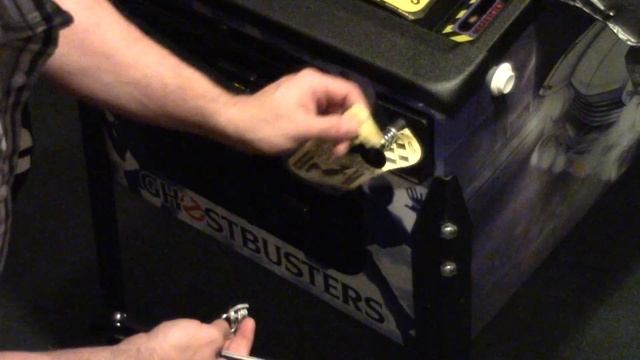 Stern GHOSTBUSTERS premium pinball unboxing / set-up смотреть онлайн