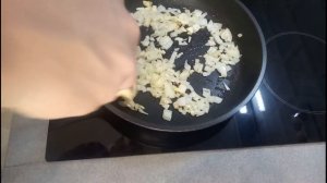 Быстрая и вкусная ЯИЧНИЦА с колбасой и луком