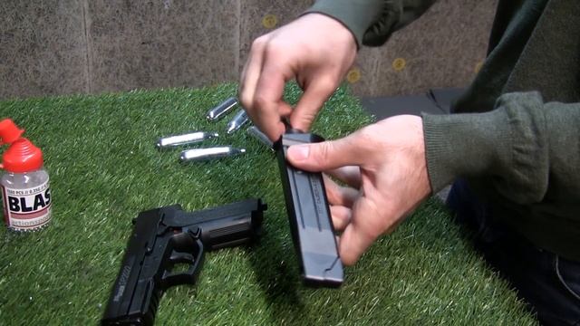 Sig Sauer SP 2022 calibre 4.5 BB, pistolet CO2 смотреть онлайн