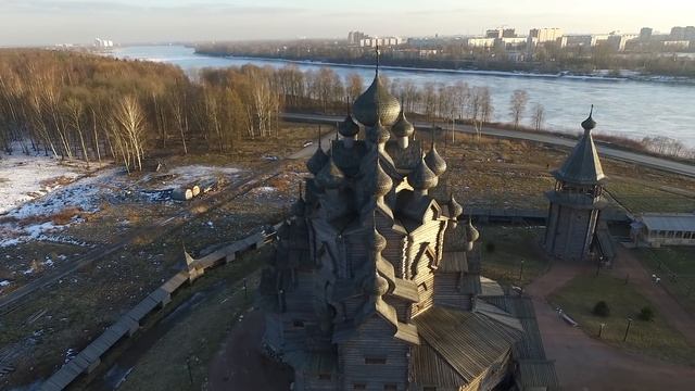 Усадьба Богословка - Церковь во имя Покрова Пресвятой Богородицы с воздуха смотреть онлайн