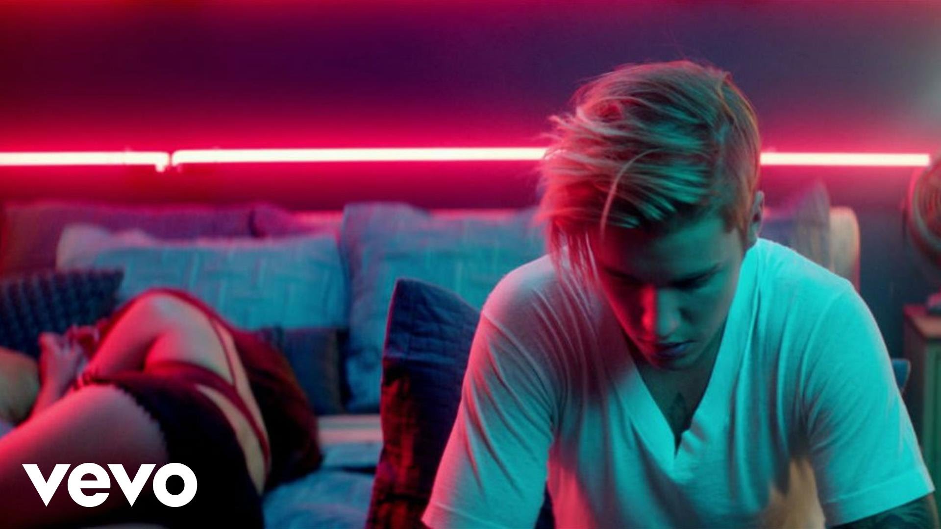 Justin Bieber - What Do You Mean смотреть онлайн