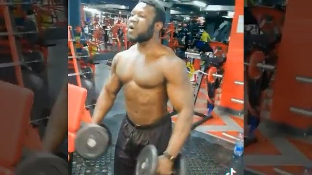 Как качать плечи.... смотреть онлайн