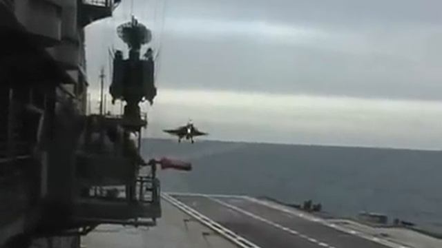 Sukhoi Su-33 Flanker-D aborted aircraft carrier landing смотреть онлайн