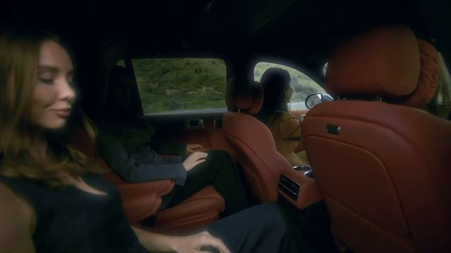 Лучший обзор и сравнение китайский гигант LiXiang L9 и Mercedes Benz 223 смотреть онлайн