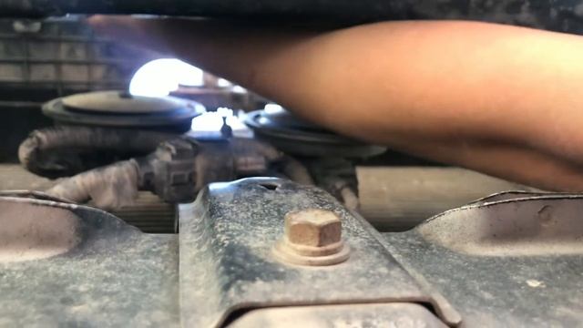 Хендэ Элантра как открыть капот если порвался трос или сел АКБ и нет доступа к салону смотреть онлайн