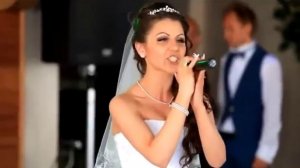 Невеста поёт мужу на свадьбе/песня на свадьбу/пишем песни на заказ, ссылка в описании ⬇️