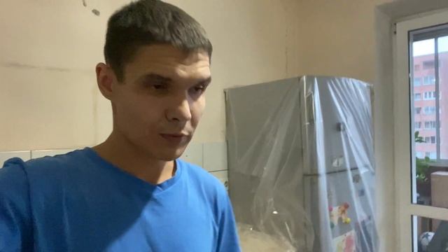 У нас обвалился потолок! Теперь нам негде есть! Попали на фейерверк!