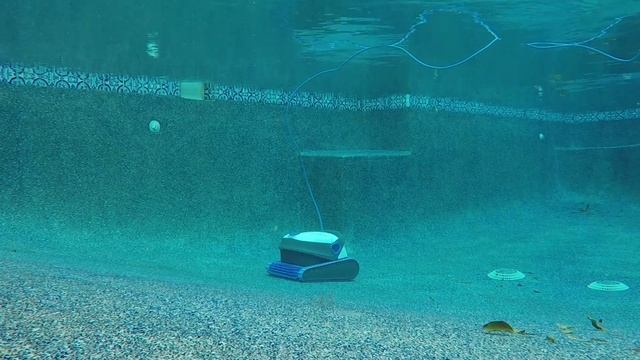 Dolphin S 200 Robotic Pool Cleaner by Maytronics смотреть онлайн