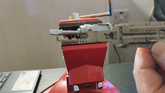 (10) HU 66 gen 2 practise lock opened with Lishi HU 66 v 3 Lishi tool/ pick смотреть онлайн