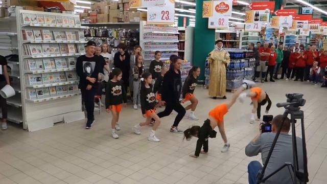 Выступление в Реутов Парк. Ашан (октябрь 2017) смотреть онлайн