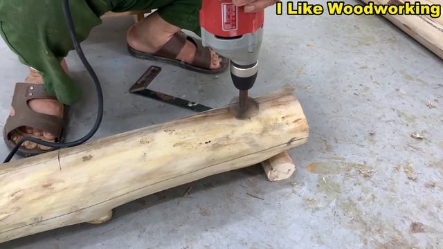 Amazing Extremely Creative Woodworking Workers And Ingenious - Build A Bed Out Of Discarded Logs смотреть онлайн