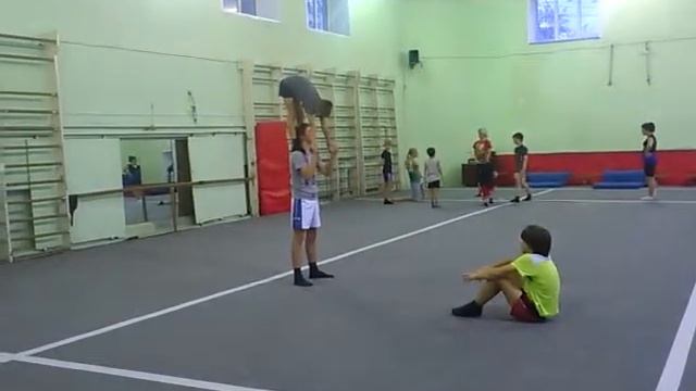 Тренировка по акробатике смотреть онлайн