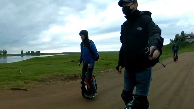 Спуск к переправе на моноколесах смотреть онлайн