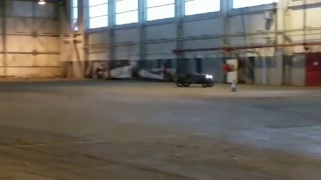 vscc Winter Driving test Austin 7 drifting inside a hangar смотреть онлайн