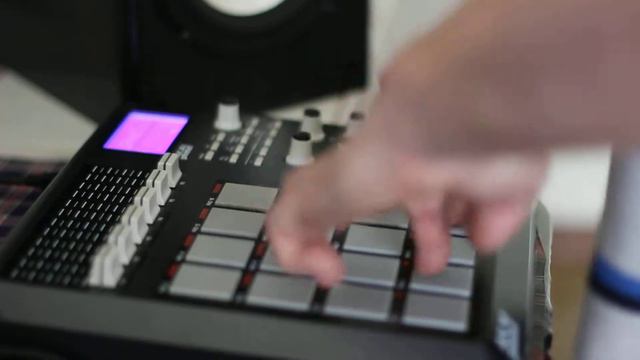 parapkv_bo - pilot ( akai mpd26 live ) смотреть онлайн