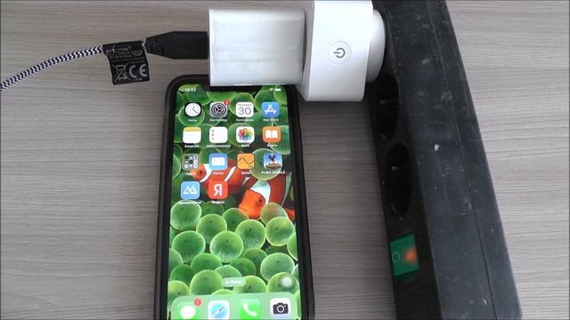 Заряжаю телефон с помощью Алисы Яндекс смотреть онлайн