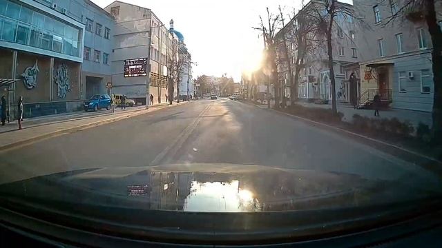 Пример видео днём, китайского видеорегистратора на Mercedes GLC, C-klass в штатный плафон смотреть онлайн