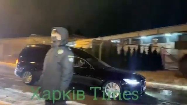 Кортеж с труною Кернеса виїхав з аеропорту Харкова