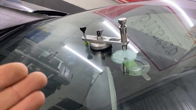 Ремонт скола на лобовом стекле в прямом эфире! Общение со зрителями! смотреть онлайн