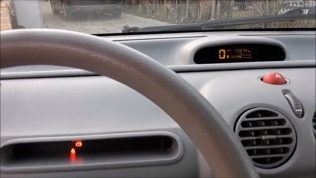 2000 Renault Twingo startup, engine and in-depth tour смотреть онлайн
