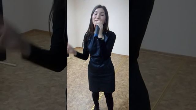 Искакова Айжан Исполнение песни Алия смотреть онлайн