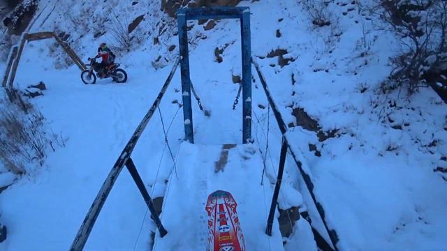 ЗИМНИЙ ЭНДУРО ТРЭЙЛ АССЫ И КАЙРАКСКИЙ ВОДОПАД НОЯБРЬ 2020Г смотреть онлайн