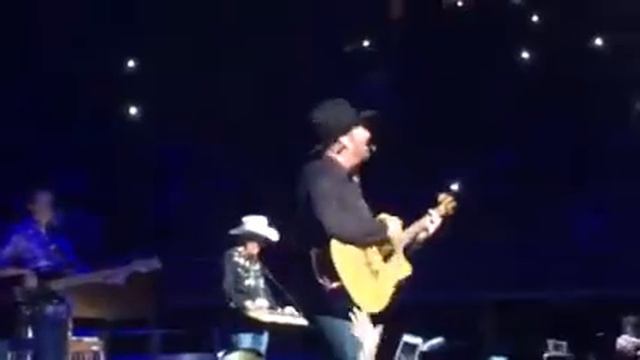 Garth Brooks смотреть онлайн