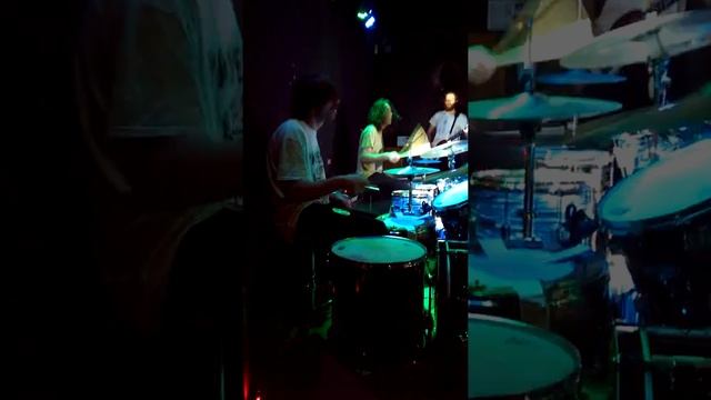 The mesmerizing King Gizzard and the Lizard Wizard Drummers - Bodega Nottingham 26th /11/14 смотреть онлайн