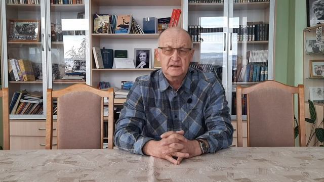 Максим Орлов читает свои стихи смотреть онлайн